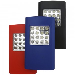 Lanterna de LED, material plstico, com im e movida a 3 pilhas AAA