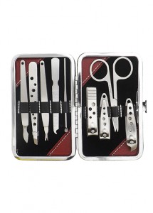 Kit manicure em estojo de couro sinttico com metal