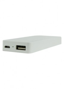Power Bank Plstico na cor Branca com entrada USB.
