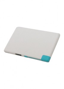 Power Bank em formato de Carto na cor Branco e Azul com entrada para USB